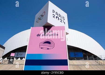 Marseille, Frankreich. Juli 2024. Symbolbild/Themenfoto Stade de Marseille/Stade Orange Velodrome mit Branding, FRA, Olympische Spiele Paris 2024, Fussball Frauen, Deutschland (GER) vs Australien (aus), 1. Spieltag, Gruppe B, 25.07.2024 Foto: Eibner-Pressefoto/Michael Memmler Credit: dpa/Alamy Live News Stockfoto