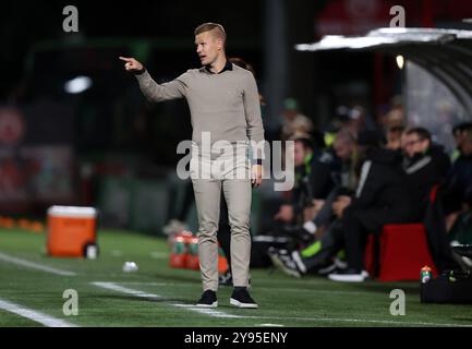 HAMILTON - FC Twente Frauentrainer Joran Pot beim UEFA Champions League-Frauenspiel zwischen Celtic FC und FC Twente am 8. Oktober 2024 im New Douglas Park in Hamilton, Schottland. ANP ROBERT PERRY Stockfoto