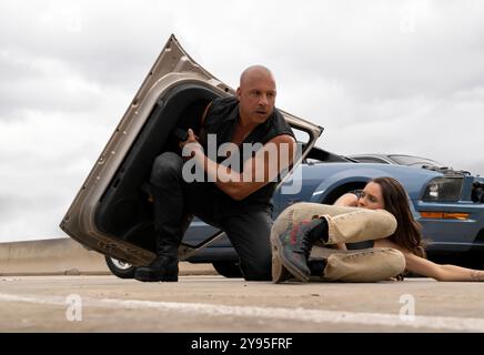 Fast X (2023) von Louis Leterrier mit Vin Diesel, Michelle Rodriguez und Jason Momoa. Dom Toretto und seine Familie stehen ihrem gefährlichsten Gegner gegenüber, als der rachsüchtige Sohn eines früheren Feindes alles zerstören will, was ihnen lieb ist. Werbefoto ***NUR REDAKTIONELLE VERWENDUNG***. Quelle: BFA / Peter Mountain / Universal Pictures Stockfoto