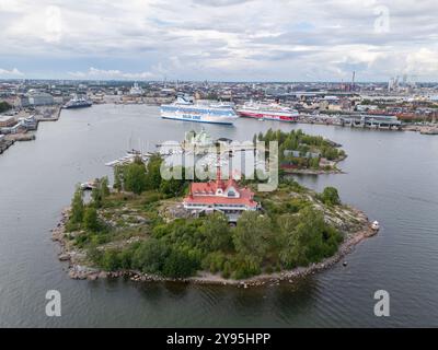 Blick auf die Hafengegend von Helsinki aus der Vogelperspektive Stockfoto