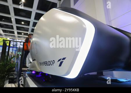 Berlin, Deutschland, 27.09.2024: Messe: InnoTrans - Internationale Fachmesse für Bahn- und Verkehrstechnik: Hyperloop Technische Universität München TUM, Außenansicht *** Berlin, Deutschland, 27 09 2024 Messe Innotrans Internationale Fachmesse für Bahn- und Verkehrstechnik Hyperloop Technische Universität München TUM , Außenansicht Copyright: XdtsxNachrichtenagenturx dts 47236 Stockfoto