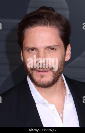 Daniel Brühl 10/01/2024 Los Angeles Red Carpet Premiere der HBO Original Comedy Series 'The Franchise' im Paramount Theatre in Hollywood, CA. Foto: I. Hasegawa / HNW /Picturelux Stockfoto