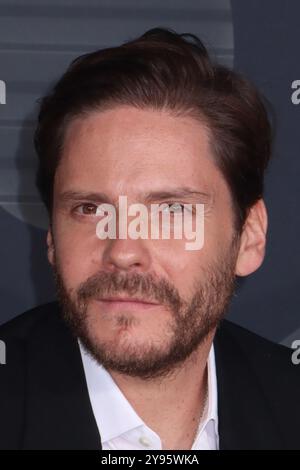 Daniel Brühl 10/01/2024 Los Angeles Red Carpet Premiere der HBO Original Comedy Series 'The Franchise' im Paramount Theatre in Hollywood, CA. Foto: I. Hasegawa / HNW /Picturelux Stockfoto