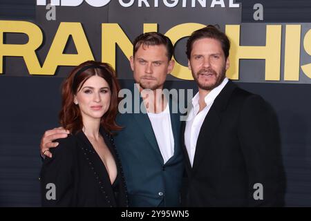 Aya Cash, Billy Magnussen, Daniel Brühl 01/2024 die Los Angeles Red Carpet Premiere der HBO Original Comedy Series 'The Franchise' im Paramount Theatre in Hollywood, CA. Foto: I. Hasegawa / HNW /Picturelux Stockfoto