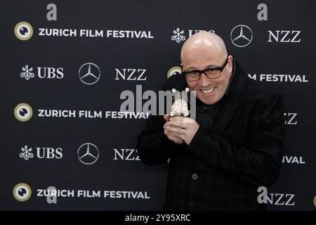 ZFF, Filmfestival in Zürich, 03.-13.10.2024 Adam Elliot bei der Premiere von Memoir of a Snail im Rahmen des 20. Zurich Film Festival, Zürich, 08.10.2024 Zürich *** ZFF, Zurich Film Festival, 03 13 10 2024 Adam Elliot bei der Premiere von Memoir of a Snail im Rahmen des 20 Zurich Film Festival, Zürich, 08 10 2024 Zürich Copyright: XAnitaxBuggex Stockfoto