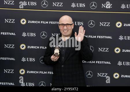 ZFF, Filmfestival in Zürich, 03.-13.10.2024 Adam Elliot bei der Premiere von Memoir of a Snail im Rahmen des 20. Zurich Film Festival, Zürich, 08.10.2024 Zürich *** ZFF, Zurich Film Festival, 03 13 10 2024 Adam Elliot bei der Premiere von Memoir of a Snail im Rahmen des 20 Zurich Film Festival, Zürich, 08 10 2024 Zürich Copyright: XAnitaxBuggex Stockfoto