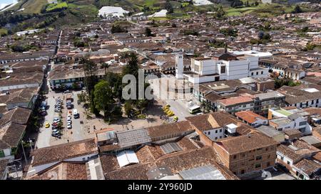 Sonson, Antioquia - Kolumbien. Oktober 2024. Gemeinde in der östlichen Region des Departements, Bild mit einer Drohne gemacht. Stockfoto