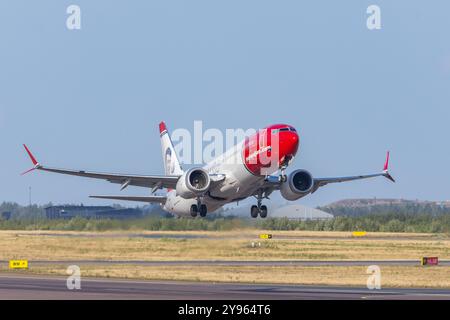 Norwegische Boeing 737 MAX startet vom Flughafen Helsinki Stockfoto