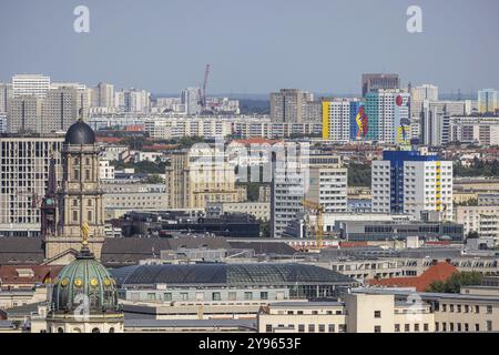 Ost-Berlin mit Fertigbauten. Blick vom Panoramapunkt Kollhoff-Turm am Potsdamer Platz, Stadtblick. Berlin, Deutschland, Europa Stockfoto