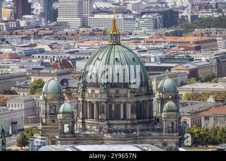 Berliner Dom, Fertigbauten in Ost-Berlin. Blick vom Panoramapunkt Kollhoff-Turm am Potsdamer Platz, Stadtblick. Berlin, Deutschland, Stockfoto