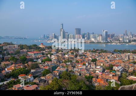 Panoramablick auf die Insel Gulangyu in Xiamen, China, Kopierraum für Text Stockfoto