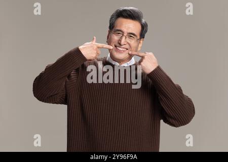 Senior glücklich lächelnd Stockfoto
