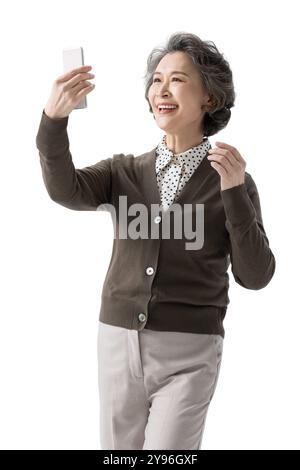 Glückliche Seniorin mit Smartphone Stockfoto