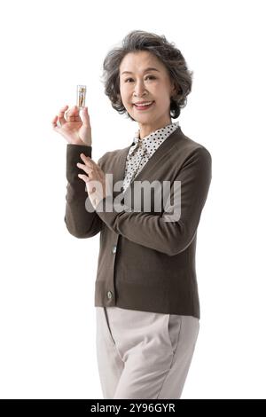 Glückliche Seniorin mit Cordyceps sinensis Stockfoto