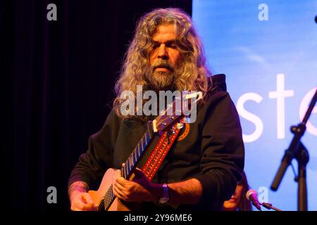 Paris, Frankreich. Oktober 2024. Stephanie Sandoz tritt am 8. Oktober 2024 im Theatre de la Tour Eiffel in Paris auf. Quelle: Bernard Menigault/Alamy Live News Stockfoto