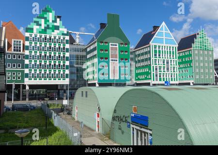 Zaandam, Niederlande. 9. Juni 2024. Rathausgebäude Zaandam. Farben grün und blau Stockfoto