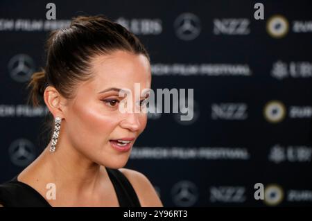 Alicia Vikander bei der Premiere des Kinofilms 'The Assessment' auf dem 20. Zürich Filmfestival 2024 im Kongresssaal. Zürich, 08.10.2024 Stockfoto