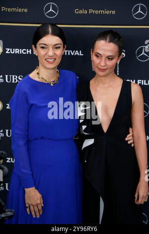 Regisseurin Fleur Fortune und Alicia Vikander bei der „The Assessment“ Filmpremiere im Rahmen vom 20. Zürcher Filmfestival (ZFF) auf dem Sechslaeuten Stockfoto