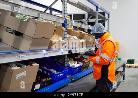 Lisses (Raum Paris): Ein neues 23.000 m2 großes Vertriebszentrum (600 Mitarbeiter) für den französischen Marktführer für Cook-in-Boxen, das deutsche Unternehmen HelloFresh, OP Stockfoto