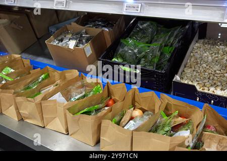 Lisses (Raum Paris): Ein neues 23.000 m2 großes Vertriebszentrum (600 Mitarbeiter) für den französischen Marktführer für Cook-in-Boxen, das deutsche Unternehmen HelloFresh, OP Stockfoto