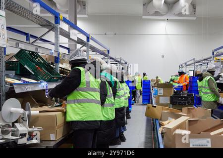 Lisses (Raum Paris): Ein neues 23.000 m2 großes Vertriebszentrum (600 Mitarbeiter) für den französischen Marktführer für Cook-in-Boxen, das deutsche Unternehmen HelloFresh, OP Stockfoto