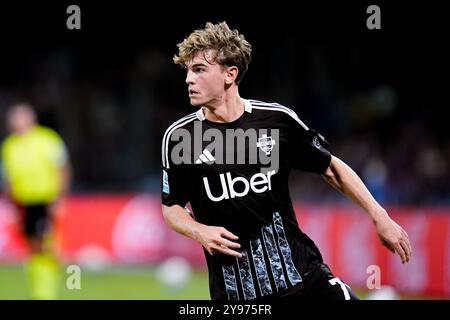 Neapel, Italien. Oktober 2024. Nico Paz von Como 1907 während der Serie A Enilive Match zwischen SSC Napoli und Como 1907 im Stadio Diego Armando Maradona am 4. Oktober 2024 in Neapel Credit: Giuseppe Maffia/Alamy Live News Stockfoto