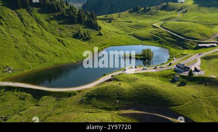 Verchaix (Zentralfrankreich): Landschaft rund um den Joux-Plane-Pass, entlang der B-Straße 354, die Samoëns mit Morzine verbindet. Lake Joux Flugzeug ** Stockfoto