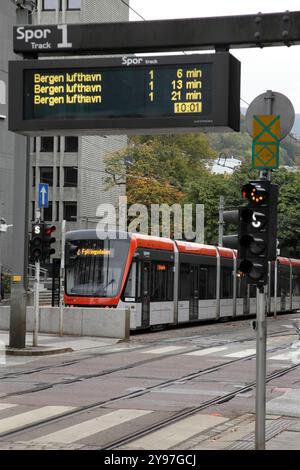 Kaigaten Straßenbahnhaltestelle, Bergen, Norwegen. Stockfoto