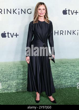 West Hollywood, Usa. Oktober 2024. WEST HOLLYWOOD, LOS ANGELES, KALIFORNIEN, USA - 08. OKTOBER: Calista Flockhart kommt zur Weltpremiere der „Shrinking“-Staffel 2 der Apple TV-Serie, die am 8. Oktober 2024 im Pacific Design Center in West Hollywood, Los Angeles, Kalifornien, USA stattfindet. (Foto: Xavier Collin/Image Press Agency) Credit: Image Press Agency/Alamy Live News Stockfoto