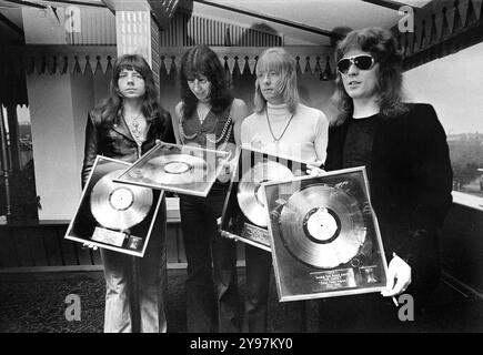 Süße, Glam-Rockband UK. Von links nach rechts: Andy Scott, Steve Priest, Brian Connolly und Mick Tucker in Stockholm, Schweden, 4. Oktober 1974. Foto: Gunnar Bergkrantz/Aftonbladet/TT Code 2723 Stockfoto