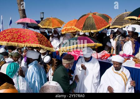 Ältere, ältere Priester oder Kahen der äthiopischen jüdischen Gemeinde Beta Israel in Israel während der Sigd-Feier in Jerusalem. Stockfoto