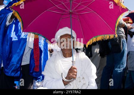 Älterer Mann, Mitglied der Beta Israel-jüdischen Gemeinde in Israel, während der Feier von Sigd in Jerusalem. Stockfoto