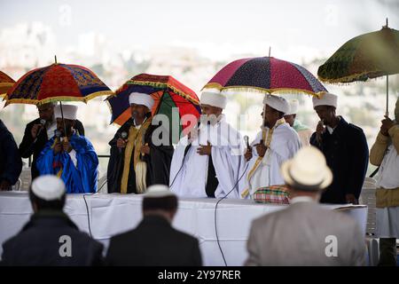 Ältere, ältere Priester oder Kahen der äthiopischen jüdischen Gemeinde Beta Israel in Israel während der Sigd-Feier in Jerusalem. Stockfoto