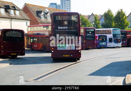 Ipswich Reds Doppeldecker Wright StreetDeck Micro Hybrid Bus, Old Cattle Market Busstation, Ipswich, Suffolk, England, Großbritannien Stockfoto