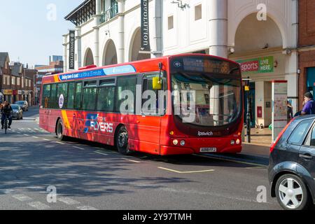 Ipswich Reds Route 66 Volvo B7RLE Wright Eclipse Urban Bus, Felixstowe Flyers, Stadtzentrum von Ipswich, Suffolk, England, Großbritannien Stockfoto