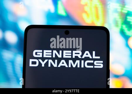 September 2024, Paraguay. In dieser Abbildung wird das General Dynamics Logo auf einem Smartphone-Bildschirm angezeigt Stockfoto