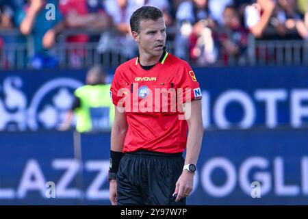 Cagliari, Italien. September 2024. Schiedsrichter Federico La Penna während des Fußballspiels der Serie A zwischen Cagliari Calcio und Neapel im Unipol Domus in Cagliari, Sardinien - Sonntag, 15. September 2024. Sport - Fußball (Foto: Gianluca Zuddas/Lapresse) Credit: LaPresse/Alamy Live News Stockfoto