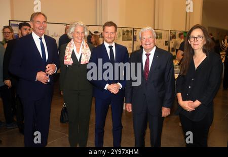 Ausstellungseröffnung Freiheits- und Einheitsdenkmal mit Dr. Joachim Gauck Leipzig, 09.10.2024 Ausstellungseröffnung Freiheits- und Einheitsdenkmal mit Dr. Joachim Gauck in Leipzig. vl. Burkhard Jung, Oberbürgermeister von Leipzig, Prof.Dr. Eva Ines Bergfell, Rektorin Universität Leipzig, Miachael Kretschmer, Ministerpräsident von Sachsen, Dr. Joachim Gauck, Bundespräsieden A.D. und Gesine Oltmanns, Stiftung Friedliche Revolution, Sachsen Deutschland *** Ausstellung Eröffnungsdenkmal Freiheit und Einheit mit Dr. Joachim Gauck Leipzig, 09 10 2024 Ausstellung Eröffnungsdenkmal Freiheit und Einheit mit Dr. Joa Stockfoto