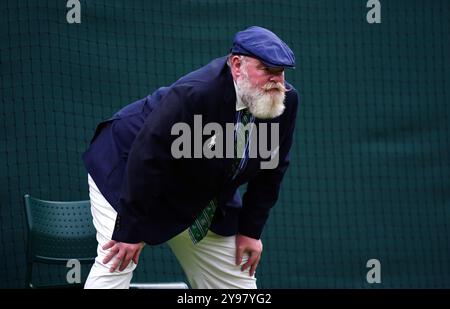 Aktenfoto vom 07/24 der Richter von Wimbledon Line. Wimbledon verzichtet nächstes Jahr auf Line Judges zugunsten von Live Electronic Line Calling. Die Technologie ist bereits weit verbreitet im Sport, unter anderem bei den Australian Open und US Open, und der All England Club hat nun beschlossen, diesem Beispiel zu folgen. Ausgabedatum: Mittwoch, 9. Oktober 2024. Stockfoto