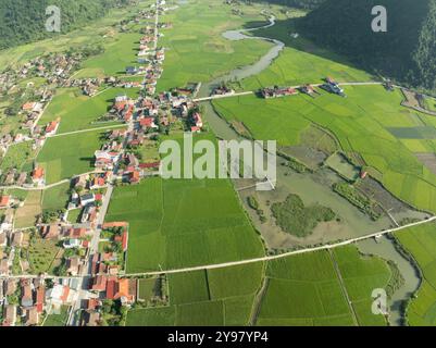 Fantastische Landschaft Naturblick Reisfelder und Berge im Bac Son Tal, lang Son, Nordvietnam, von oben gesehen, Blick aus dem Hochwinkel Stockfoto