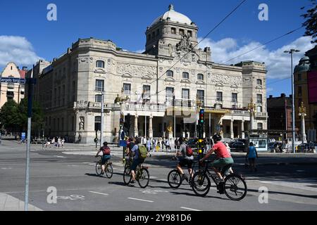 Stockholm, Schweden - 30. Juli 2024: Das Königliche Dramatiska Teatern (Kungliga Dramatiska Teatern, umgangssprachlich Dramaten) in Stockholm. Stockfoto