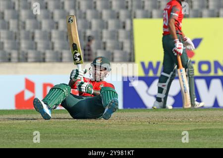 Litton Kumar das (L) während des ersten T20-Spiels zweier Spielserien im Sher-E-Bangla National Cricket Stadium in Mirpur, DH Stockfoto