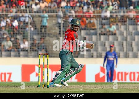 Litton Kumar das (L) während des ersten T20-Spiels zweier Spielserien im Sher-E-Bangla National Cricket Stadium in Mirpur, DH Stockfoto