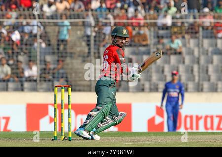 Litton Kumar das (L) während des ersten T20-Spiels zweier Spielserien im Sher-E-Bangla National Cricket Stadium in Mirpur, DH Stockfoto