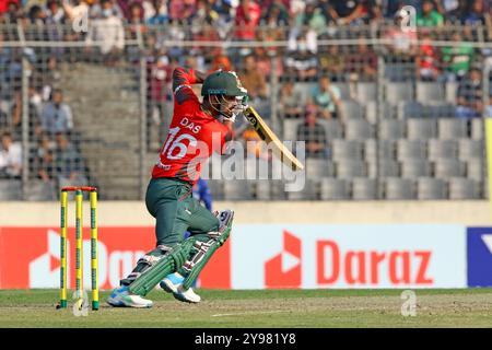 Litton Kumar das (L) während des ersten T20-Spiels zweier Spielserien im Sher-E-Bangla National Cricket Stadium in Mirpur, DH Stockfoto