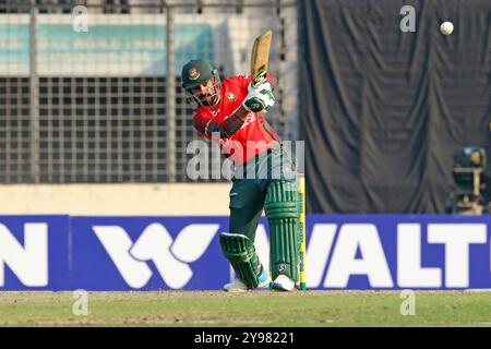 Litton Kumar das (L) während des ersten T20-Spiels zweier Spielserien im Sher-E-Bangla National Cricket Stadium in Mirpur, DH Stockfoto