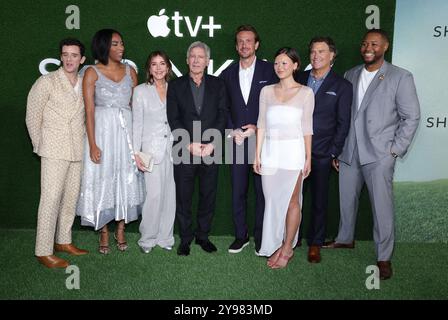 West Hollywood, ca. 8. Oktober 2024. Michael Urie, Jessica Williams, Christa Miller, Harrison Ford, Jason Segel, Lukita Maxwell, Ted McGinley und Luke Tennie bei der Weltpremiere von Apple TV's „Shrinking“ am 08. Oktober 2024 im Pacific Design Center in West Hollywood, Kalifornien. Quelle: Faye Sadou/Media Punch/Alamy Live News Stockfoto