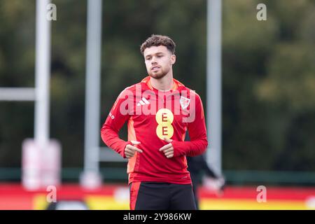 Hensol, Wales, Großbritannien. Oktober 2024. Neco Williams während des Trainings der walisischen Fußballnationalmannschaft vor den Spielen der UEFA Nations League gegen Island und Montenegro. Quelle: Mark Hawkins/Alamy Live News Stockfoto