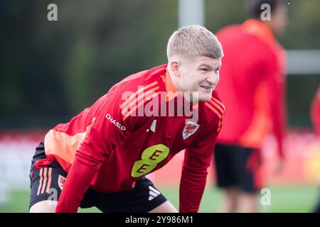 Hensol, Wales, Großbritannien. Oktober 2024. Jordan James während des Trainings der walisischen Fußballnationalmannschaft vor den Spielen der UEFA Nations League gegen Island und Montenegro. Quelle: Mark Hawkins/Alamy Live News Stockfoto