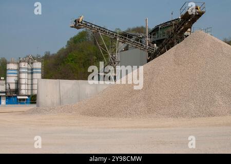 Struktur zur Gewinnung von sandigem und felsigem Material für Bauzwecke Stockfoto